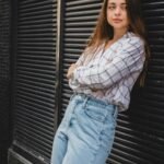 how to style jeans and t-shirt