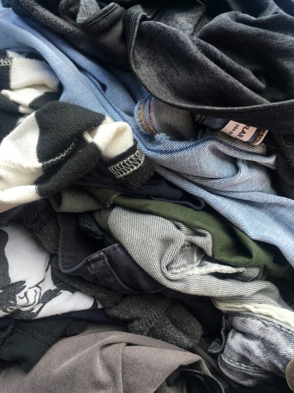 Can I wash jeans with other clothes? Clothes you can wash with jeans